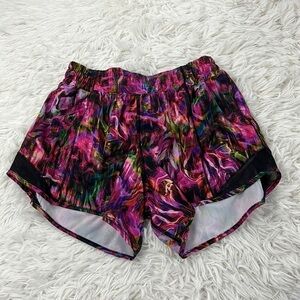Lululemon Hotty Hot Low Rise Short 4" Hyper Flow Pink Multi / Black